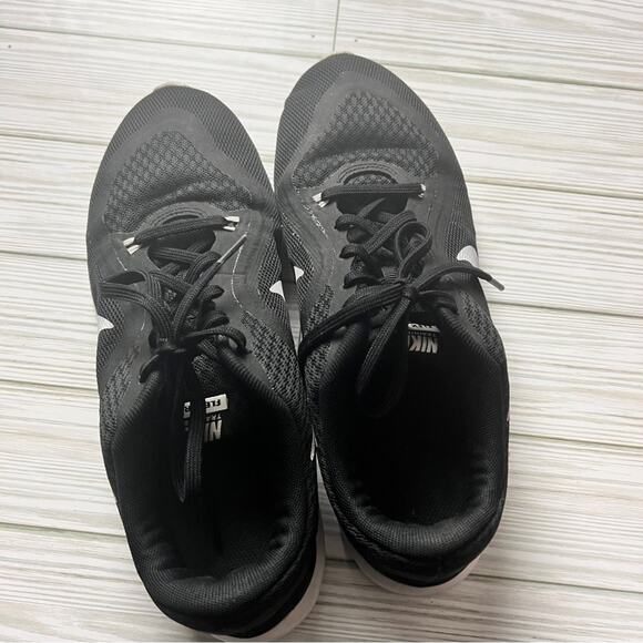 Nike Training Flex Women's Black and WHite Athletic Sporty Sneaker Sz 8.5 - Picture 3 of 10